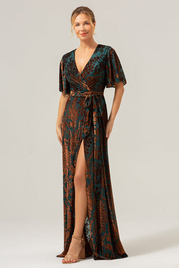 Vestido de fiesta largo de terciopelo quemado verde oscuro con mangas cortas